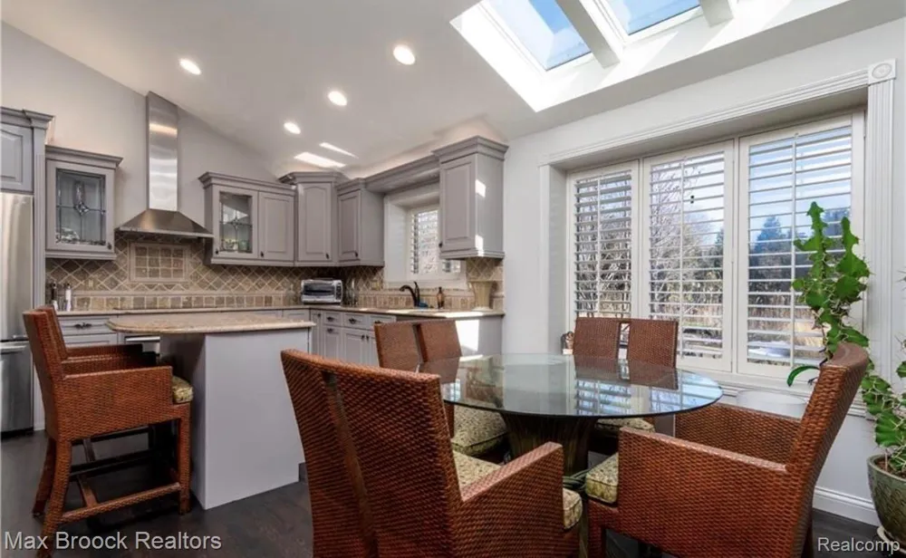 2880 BIRCHENA West Bloomfield Charter Township, MI 48324