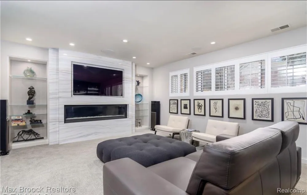 2880 BIRCHENA West Bloomfield Charter Township, MI 48324