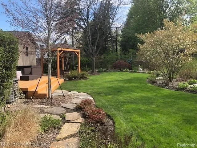 2880 BIRCHENA West Bloomfield Charter Township, MI 48324