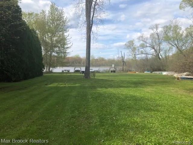 2880 BIRCHENA West Bloomfield Charter Township, MI 48324