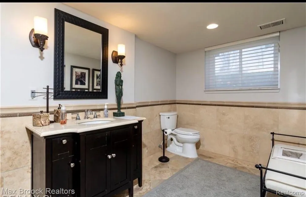 2880 BIRCHENA West Bloomfield Charter Township, MI 48324