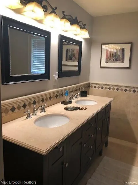 2880 BIRCHENA West Bloomfield Charter Township, MI 48324