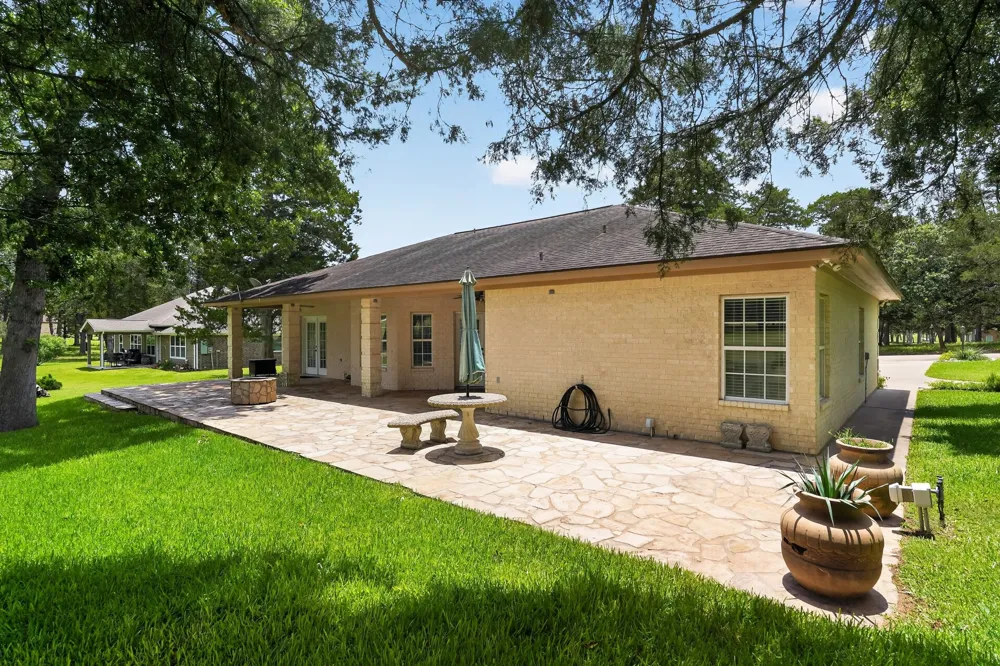 410 Pinehurst Drive New Ulm, TX 78950