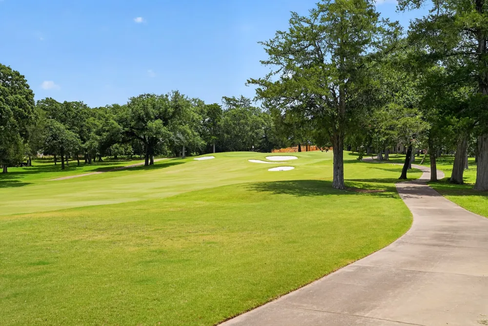 410 Pinehurst Drive New Ulm, TX 78950