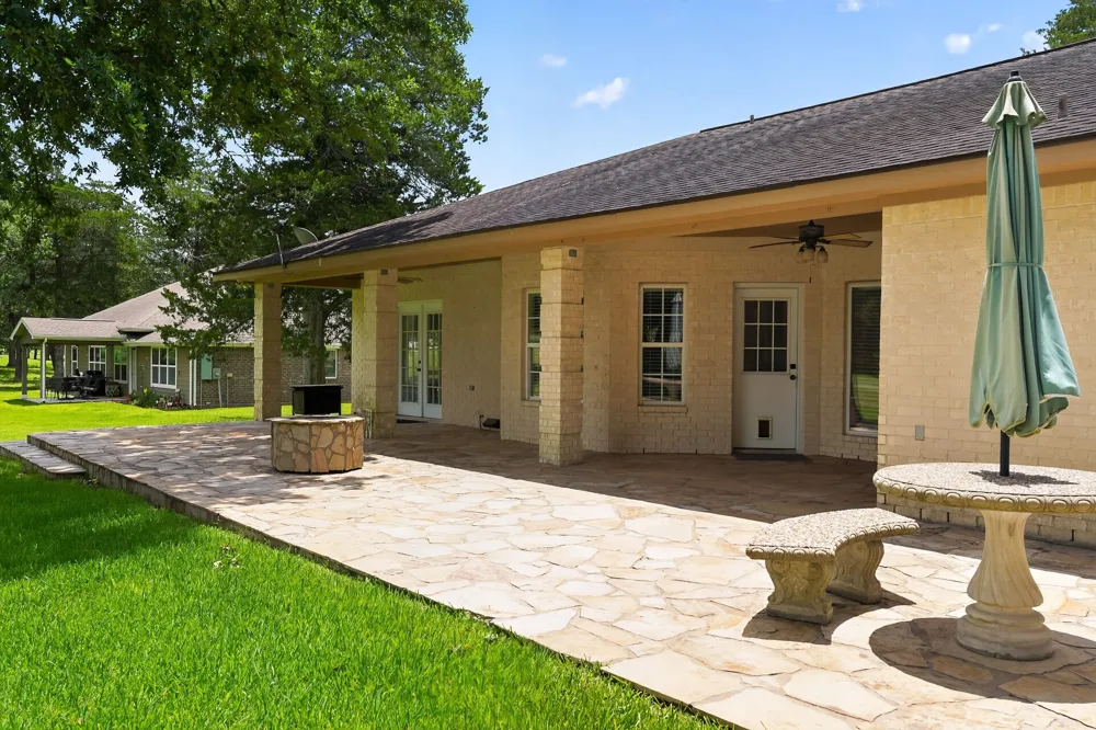 410 Pinehurst Drive New Ulm, TX 78950