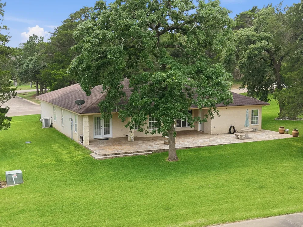 410 Pinehurst Drive New Ulm, TX 78950