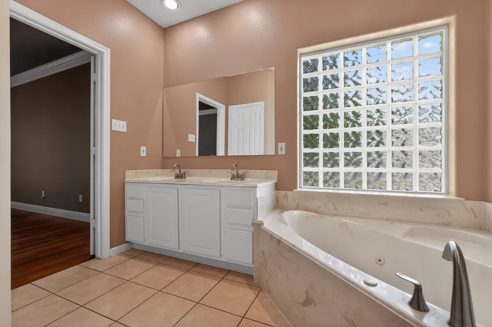 410 Pinehurst Drive New Ulm, TX 78950