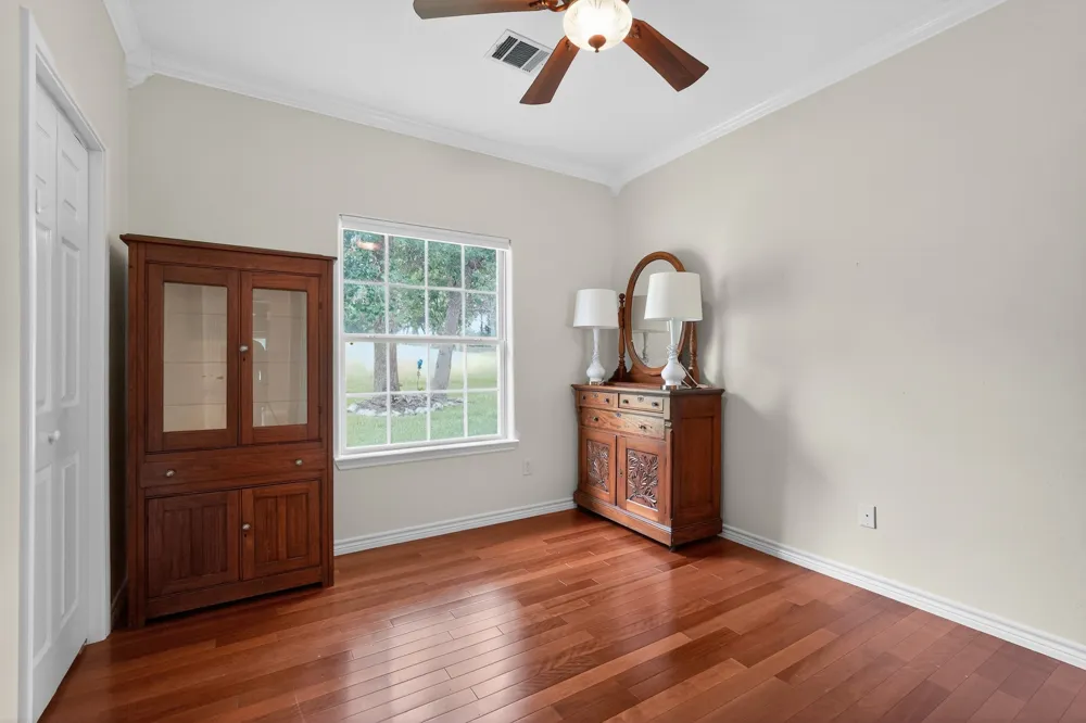 410 Pinehurst Drive New Ulm, TX 78950