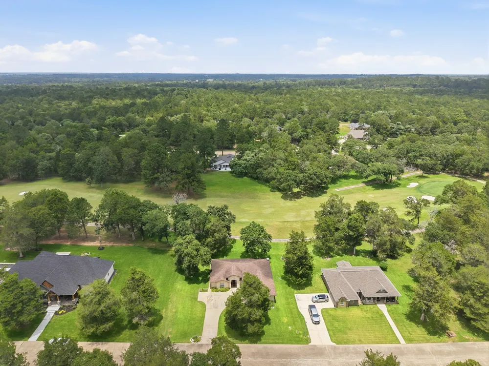 410 Pinehurst Drive New Ulm, TX 78950