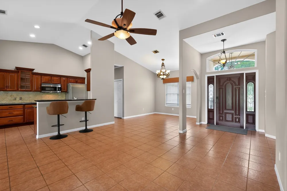 410 Pinehurst Drive New Ulm, TX 78950