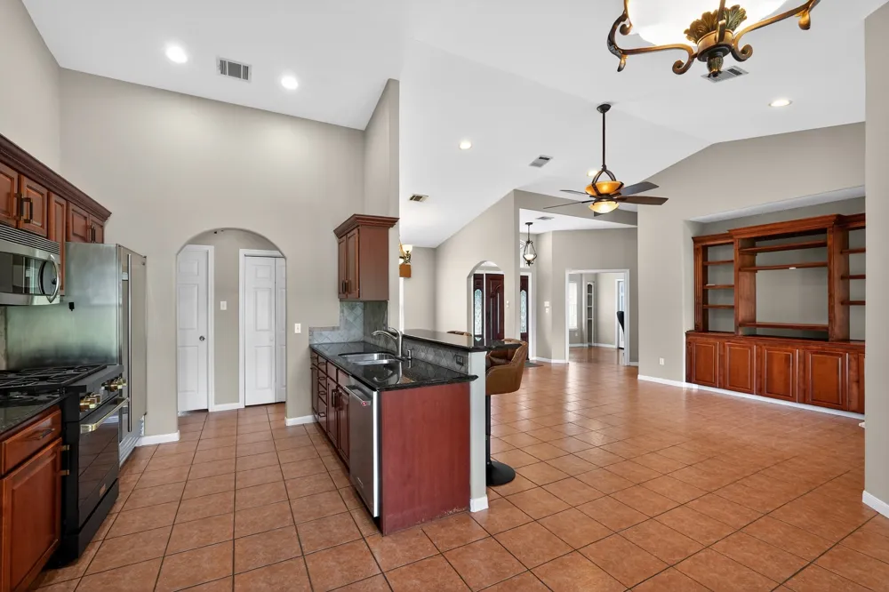 410 Pinehurst Drive New Ulm, TX 78950