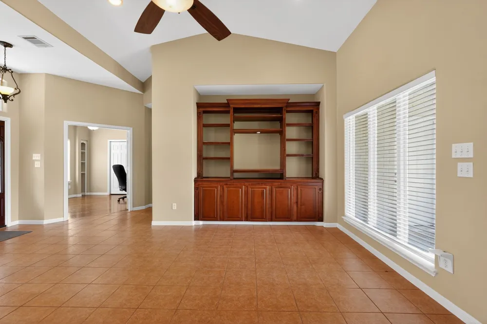 410 Pinehurst Drive New Ulm, TX 78950
