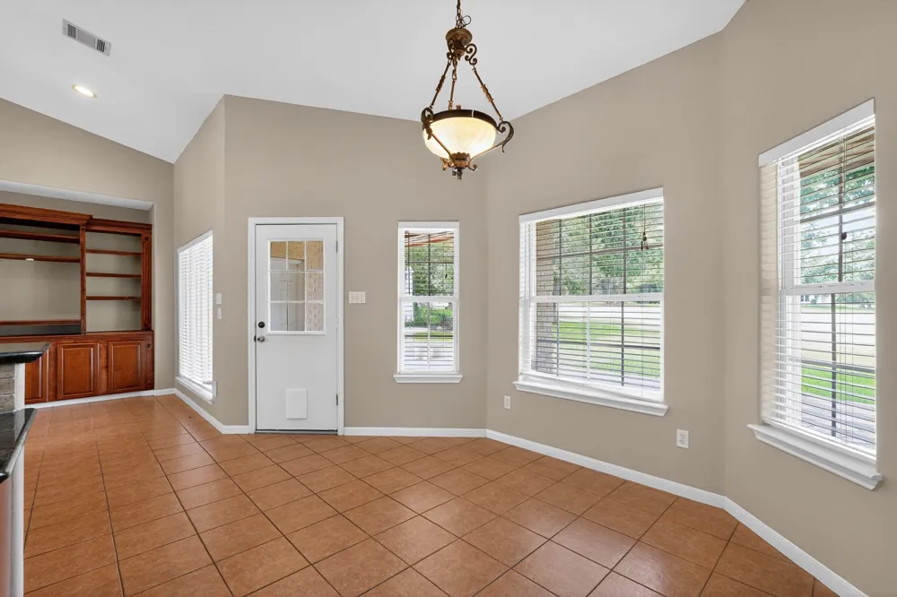 410 Pinehurst Drive New Ulm, TX 78950