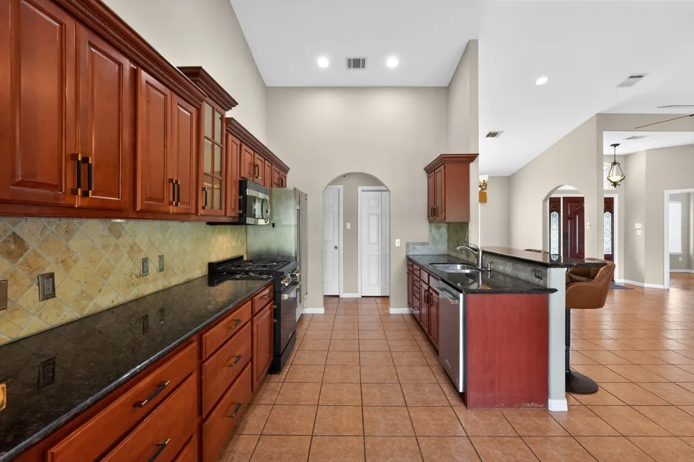 410 Pinehurst Drive New Ulm, TX 78950