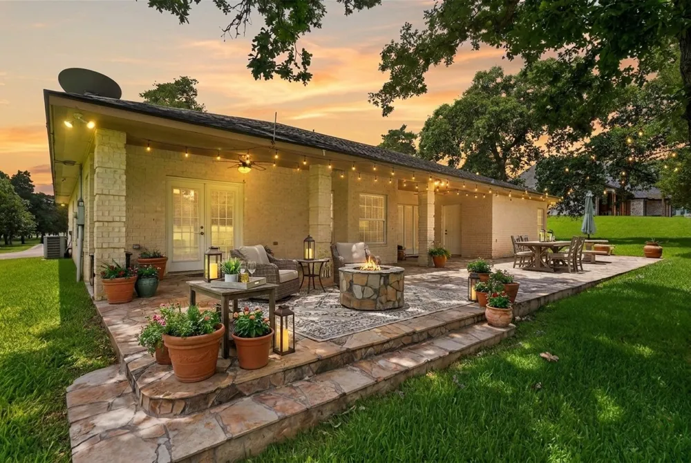 410 Pinehurst Drive New Ulm, TX 78950