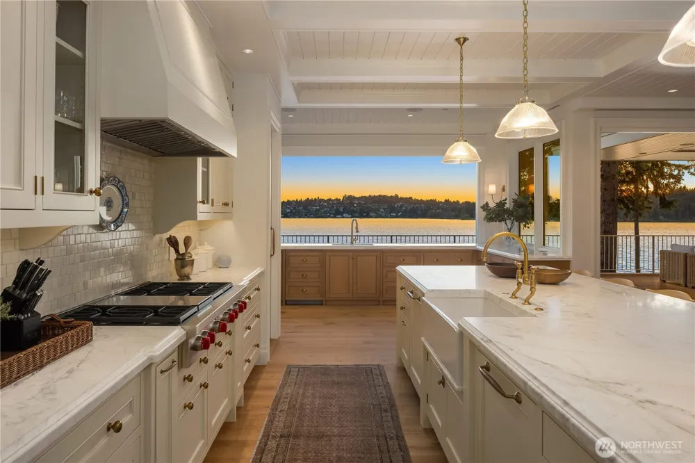 6333 77th Avenue SE Mercer Island, WA 98040