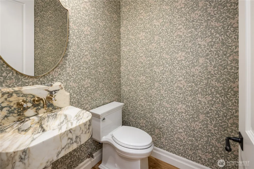 6333 77th Avenue SE Mercer Island, WA 98040