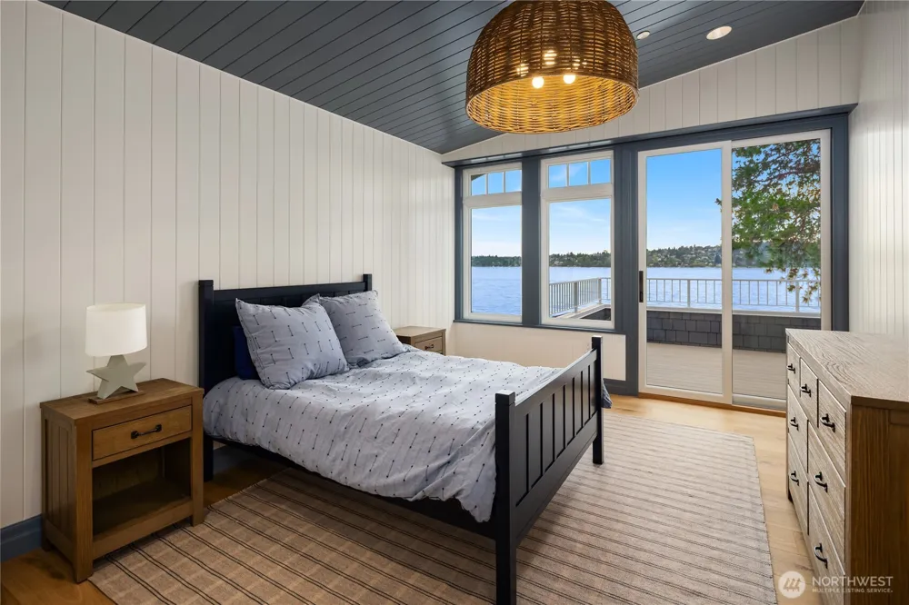 6333 77th Avenue SE Mercer Island, WA 98040