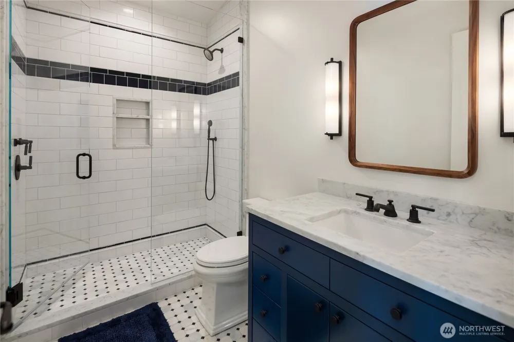 6333 77th Avenue SE Mercer Island, WA 98040