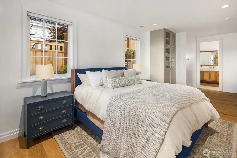 6333 77th Avenue SE Mercer Island, WA 98040
