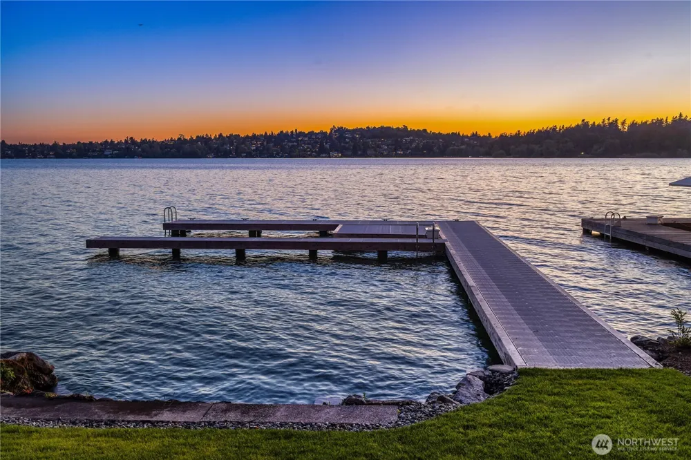 6333 77th Avenue SE Mercer Island, WA 98040