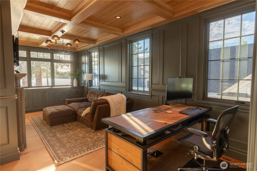 6333 77th Avenue SE Mercer Island, WA 98040
