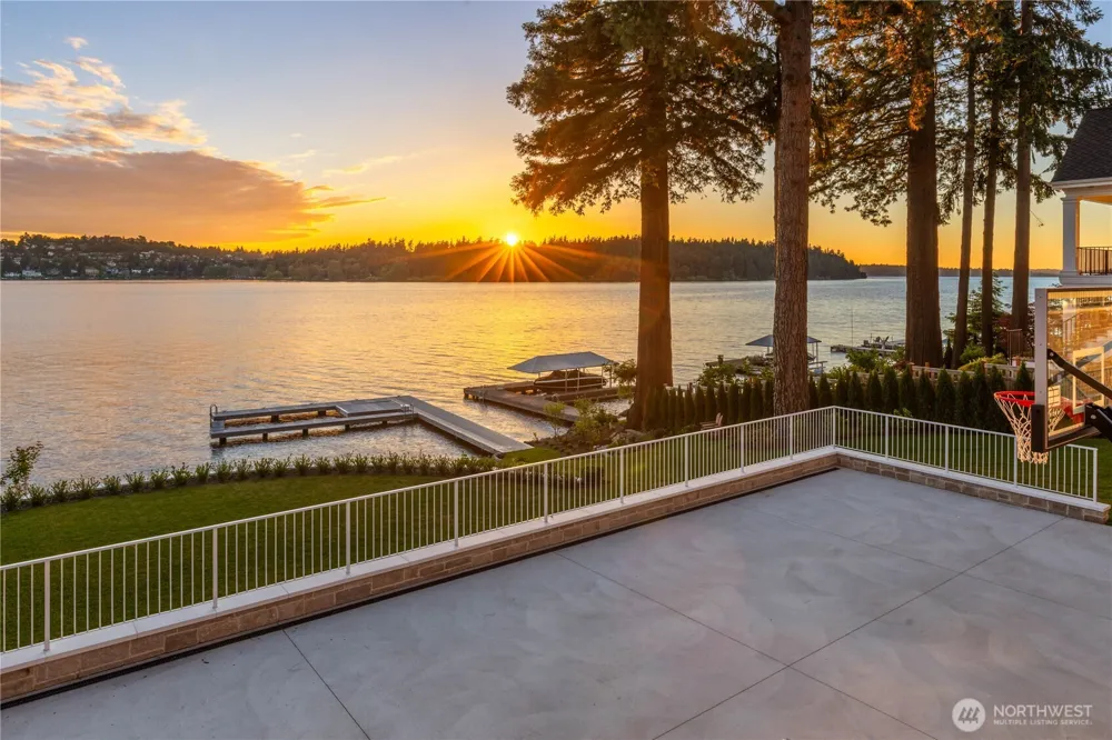6333 77th Avenue SE Mercer Island, WA 98040