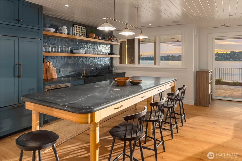6333 77th Avenue SE Mercer Island, WA 98040