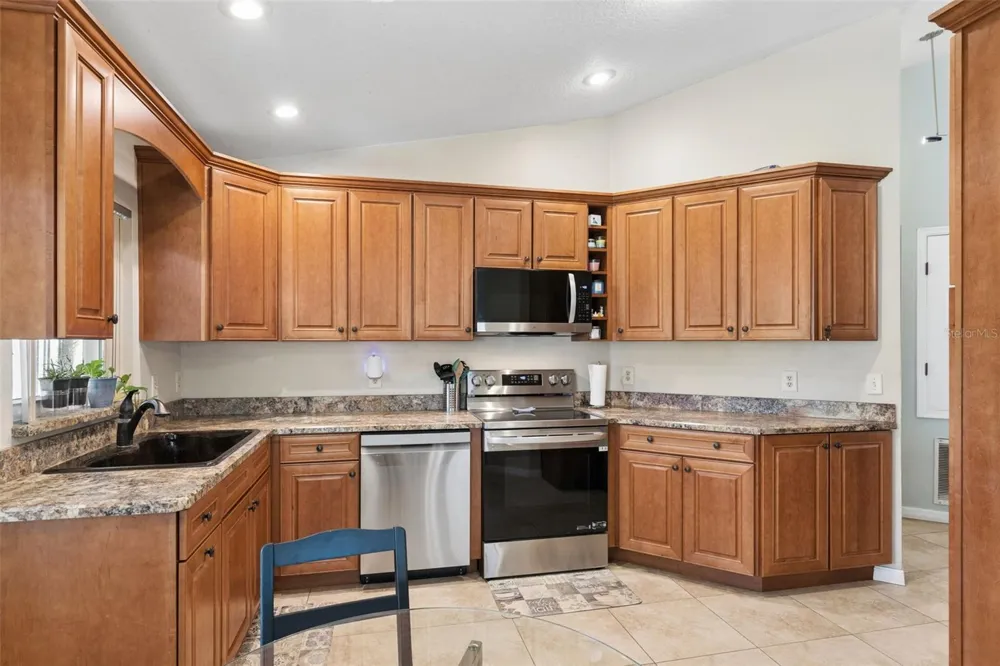 319 STERLING LAKE DRIVE Ocoee, FL 34761