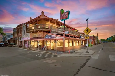 128 Pecan Street