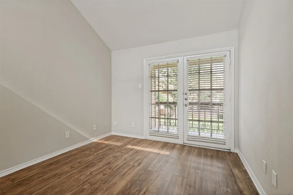 16301 Ledgemont Lane #277 Addison, TX 75001