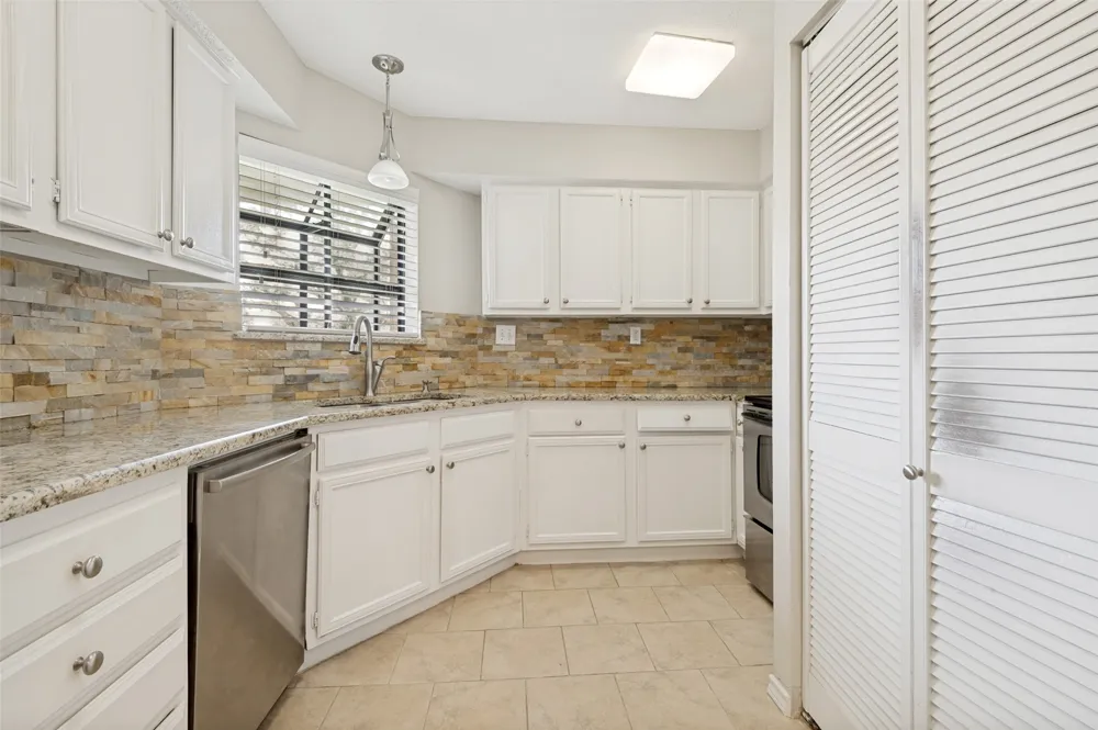 16301 Ledgemont Lane #277 Addison, TX 75001