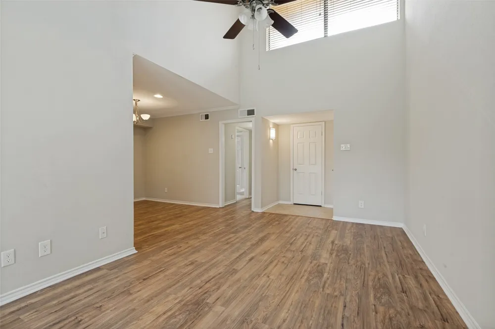 16301 Ledgemont Lane #277 Addison, TX 75001