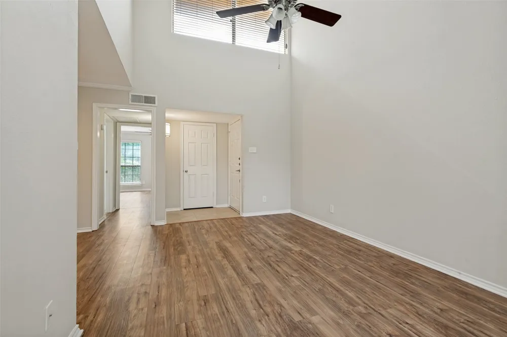 16301 Ledgemont Lane #277 Addison, TX 75001