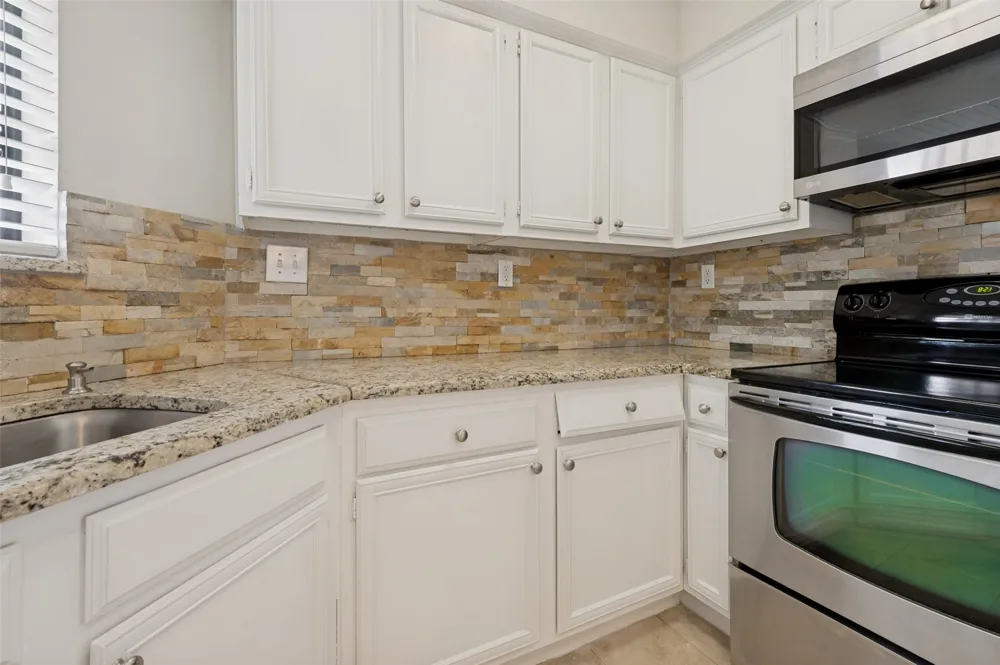 16301 Ledgemont Lane #277 Addison, TX 75001