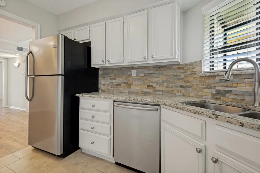 16301 Ledgemont Lane #277 Addison, TX 75001