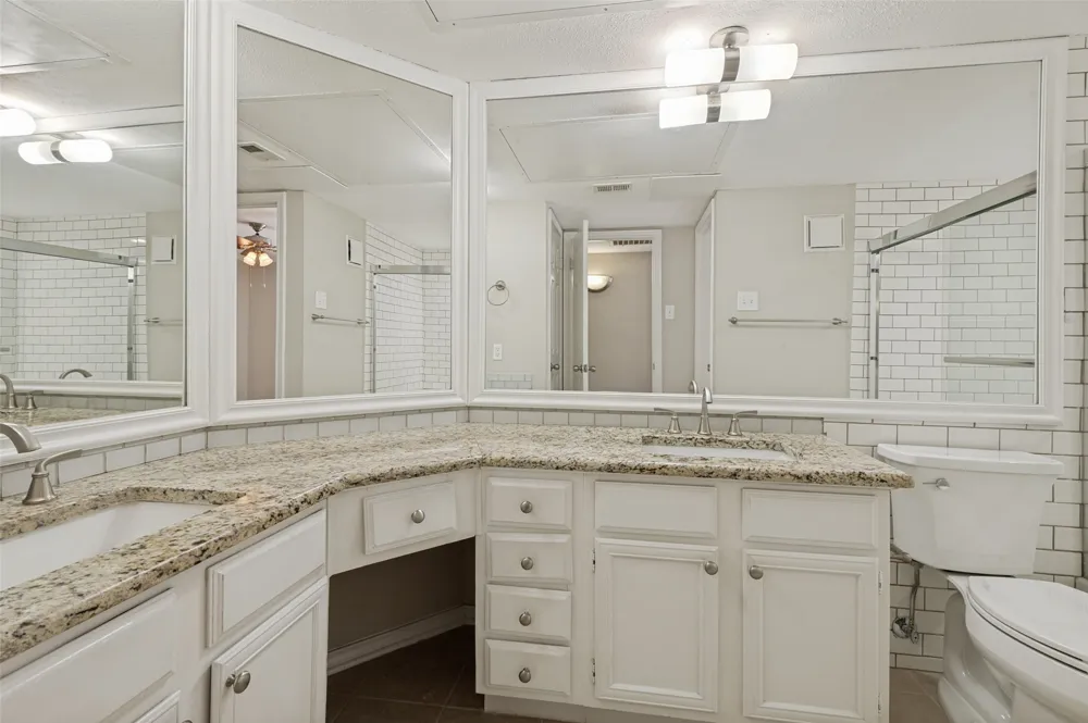 16301 Ledgemont Lane #277 Addison, TX 75001