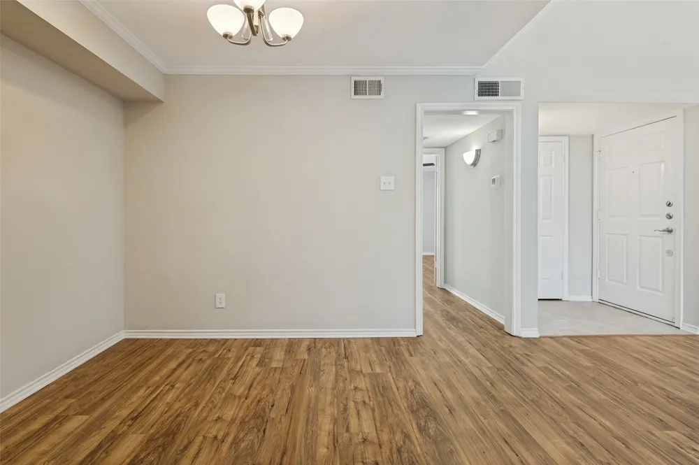 16301 Ledgemont Lane #277 Addison, TX 75001