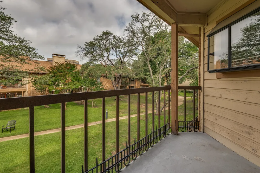 16301 Ledgemont Lane #277 Addison, TX 75001