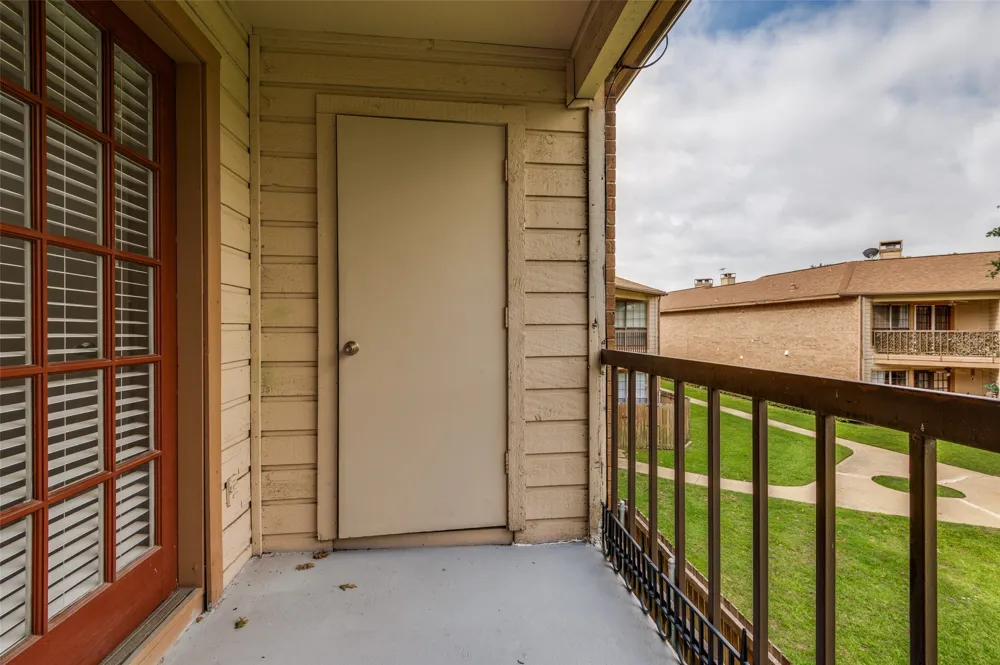 16301 Ledgemont Lane #277 Addison, TX 75001