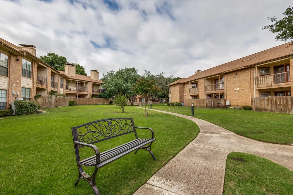 16301 Ledgemont Lane #277 Addison, TX 75001