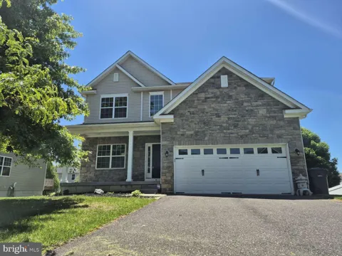8 LOCUST LANE