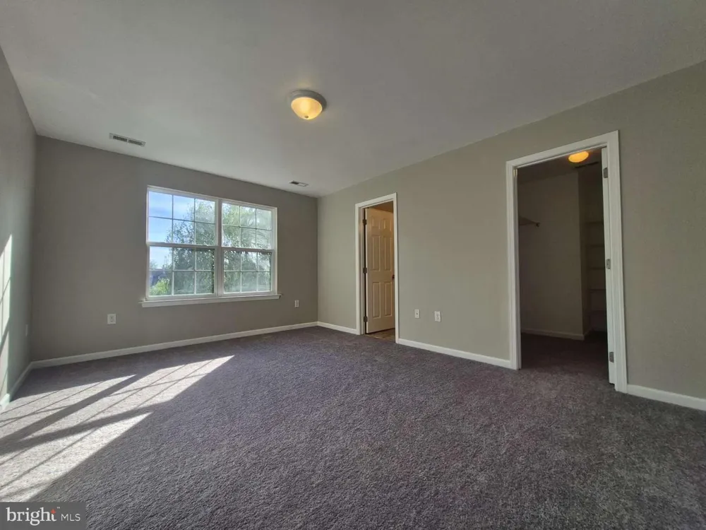 8 LOCUST LANE Swedesboro, NJ 08085
