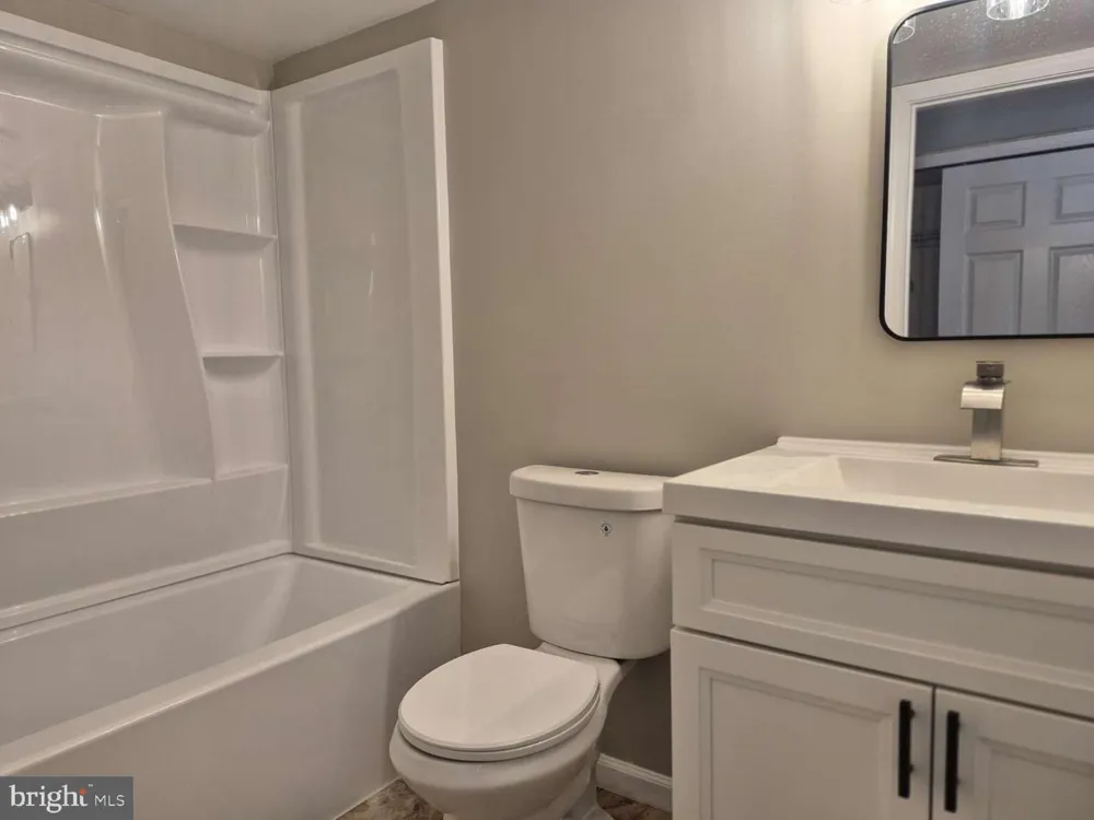 8 LOCUST LANE Swedesboro, NJ 08085