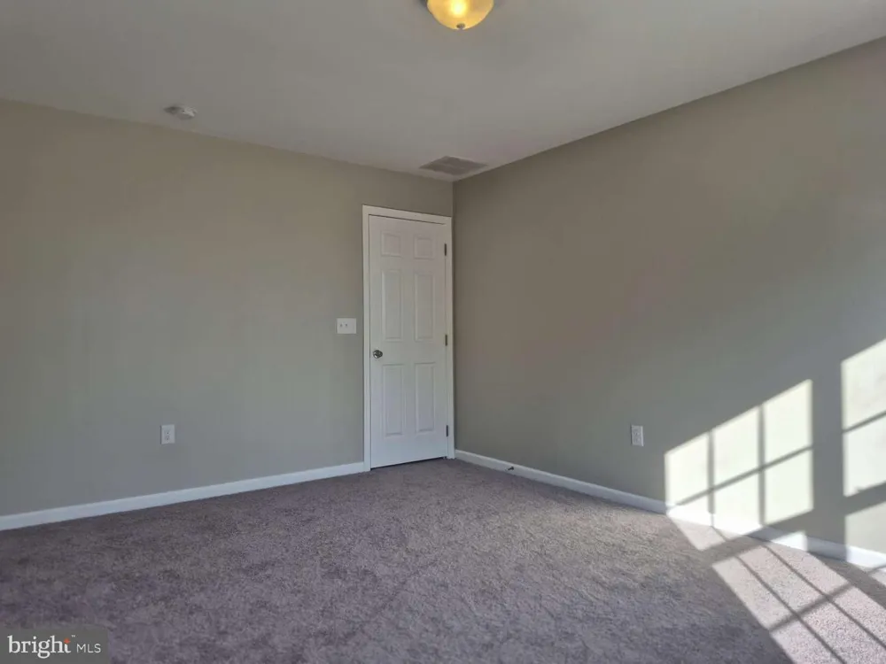 8 LOCUST LANE Swedesboro, NJ 08085