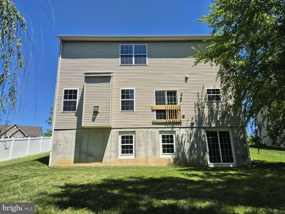 8 LOCUST LANE Swedesboro, NJ 08085