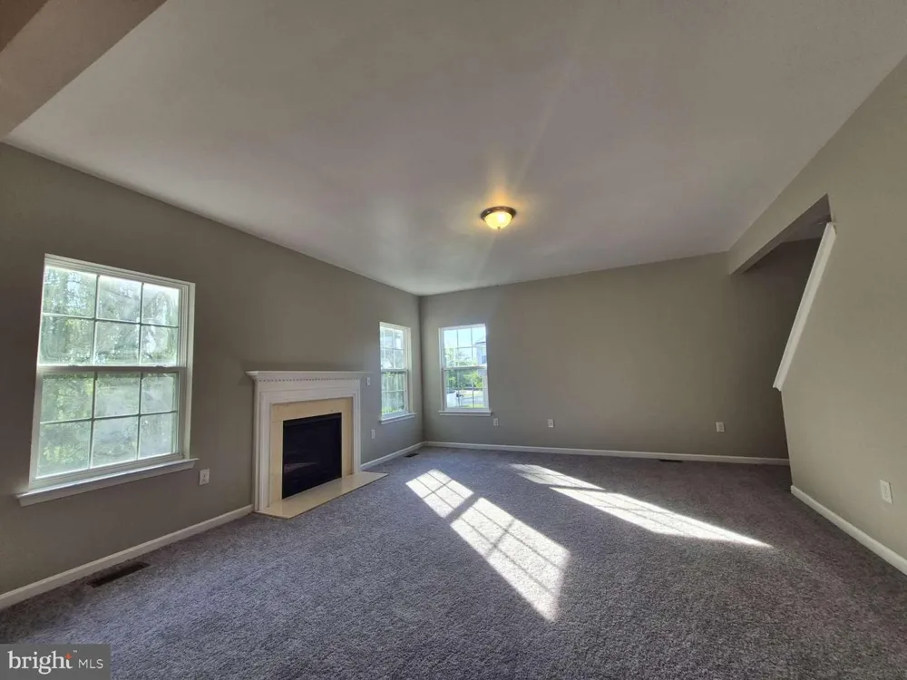 8 LOCUST LANE Swedesboro, NJ 08085