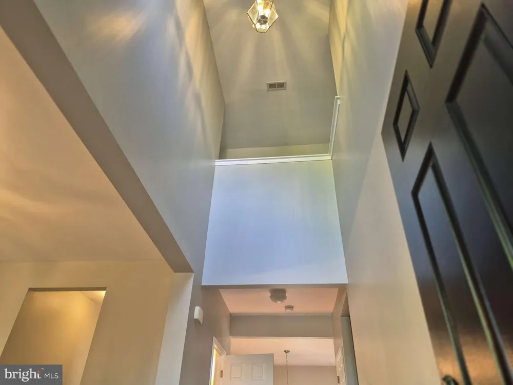 8 LOCUST LANE Swedesboro, NJ 08085