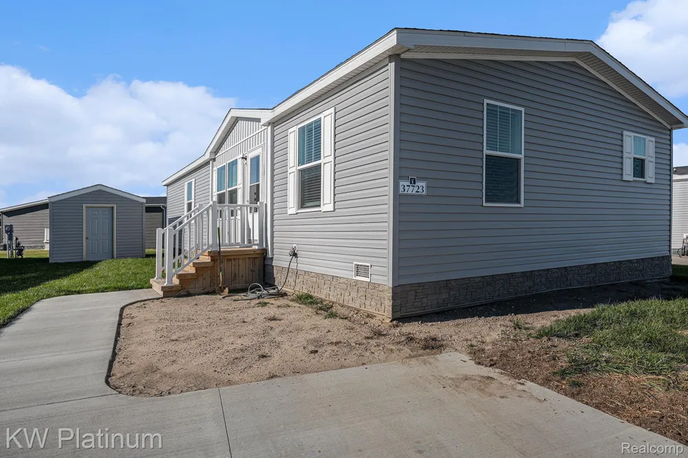 37723 Sandstone Trail Lenox Township, MI 48048
