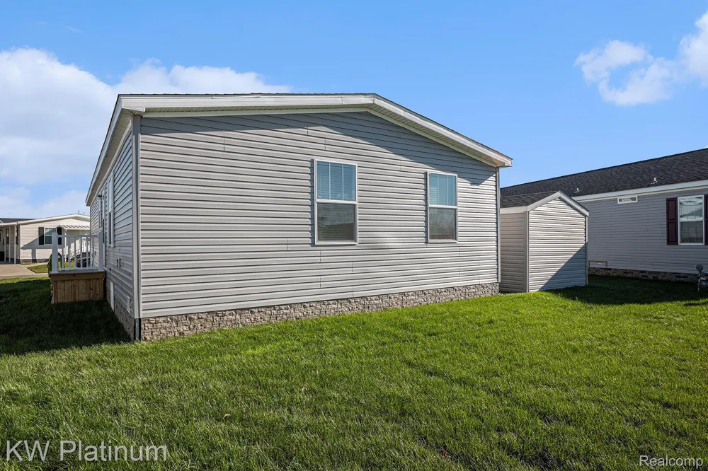37723 Sandstone Trail Lenox Township, MI 48048